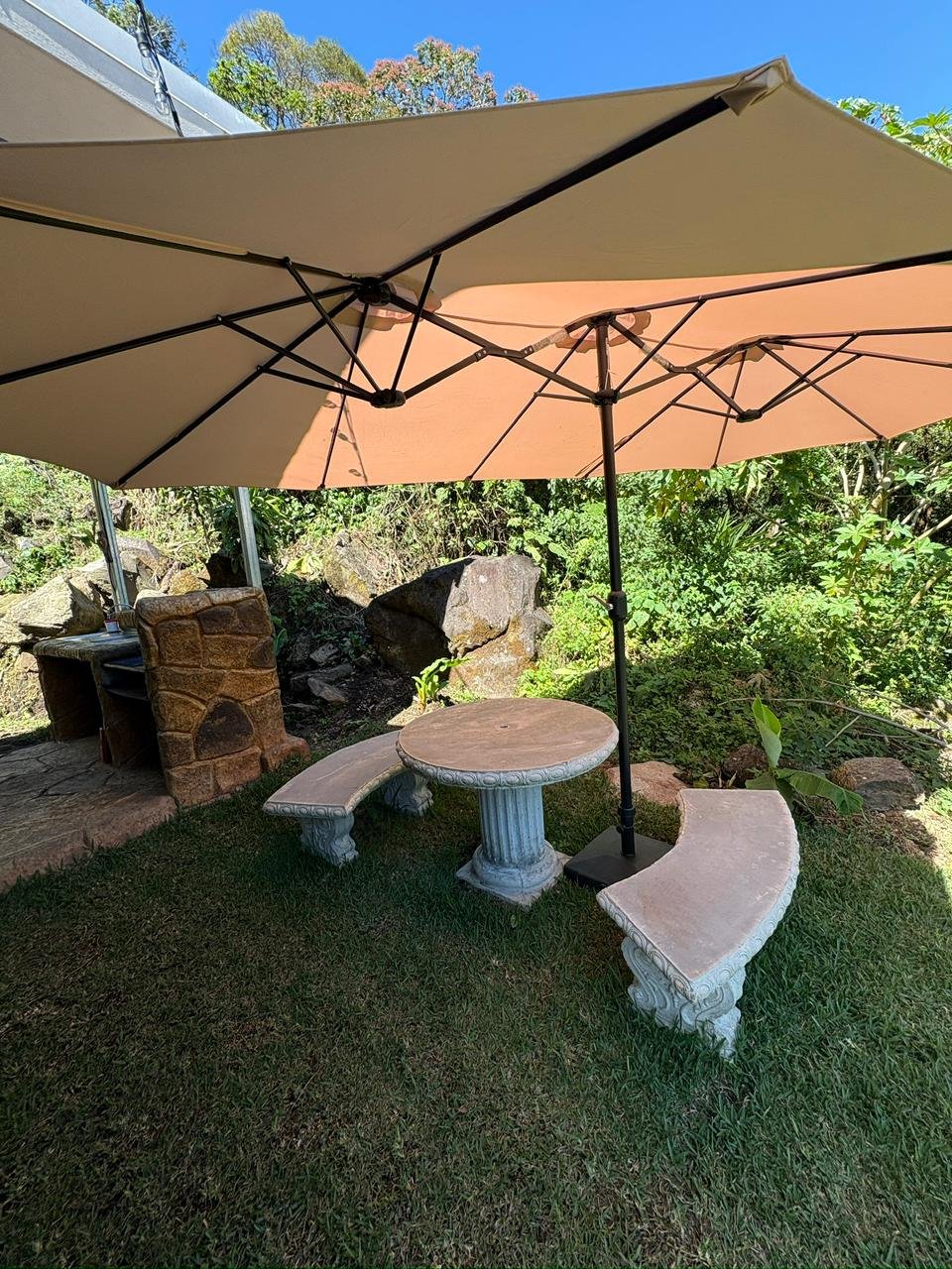 Área de parrilla al aire libre en hospedaje cerca del Volcán Poás, Alajuela